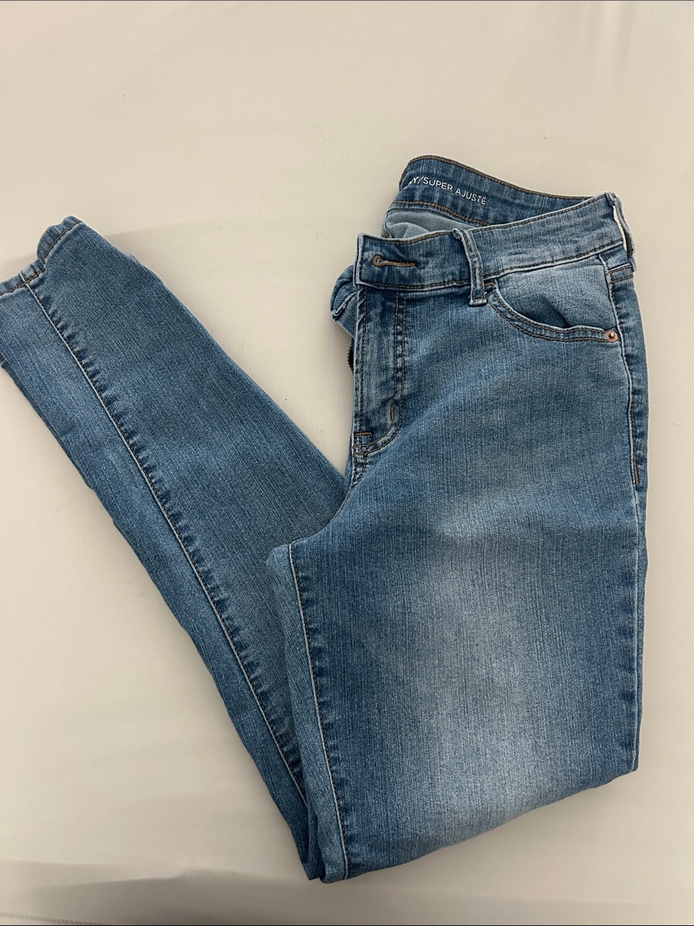 Old Navy Women's Skinny Jeans in Medium Blue Wash